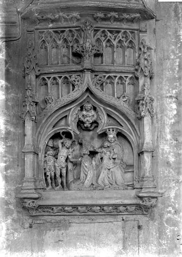 Eglise Saint-Pierre Bas-relief: Vierge et donateur, Enlart, Camille (historien), 