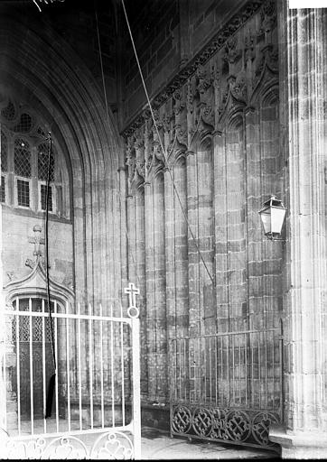 Eglise Notre-Dame-du-Paradis Porche de la façade ouest, Enlart, Camille (historien), 