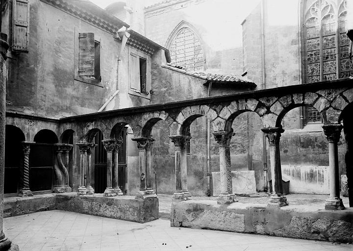 Cathédrale Saint-Sauveur Cloître, Enlart, Camille (historien), 