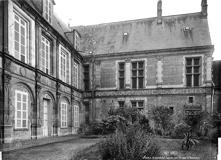 Cathédrale Saint-Etienne Archevêché : façades sur la cour d'honneur, Mieusement, Médéric (photographe), 