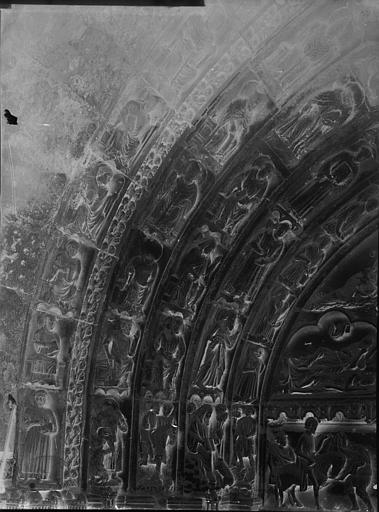 Cathédrale Notre-Dame Portail droit de la façade sud : voussures, côté gauche, Durand, Jean-Eugène (photographe), 