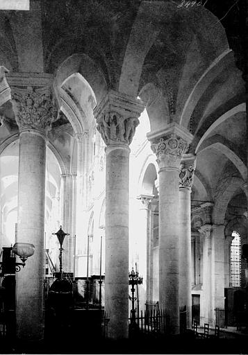 Eglise Déambulatoire, au nord-est, Enlart, Camille (historien), 