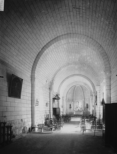Eglise Nef, vue de l'entrée, Heuzé, Henri (photographe), 