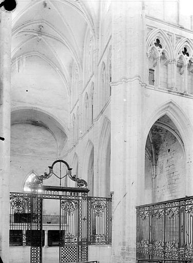 Abbaye Saint-Germain (ancienne) ; Eglise abbatiale Vue intérieure de la croisée du transept, Gossin (photographe), 