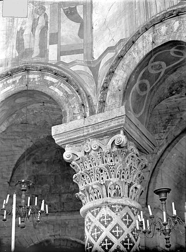 Eglise Sainte-Radegonde Chapiteau du choeur : Feuilles d'acanthes, Gossin (photographe), 