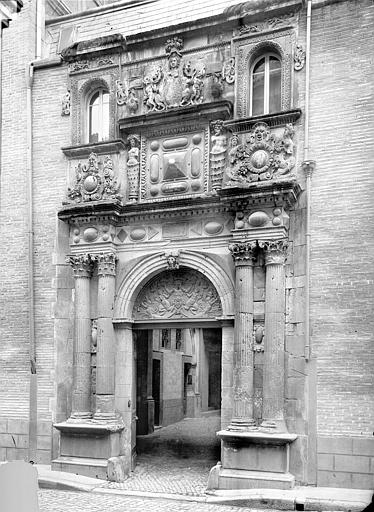 Hôtel Felzins Façade sur rue : Porte monumentale, Durand, Jean-Eugène (photographe), 