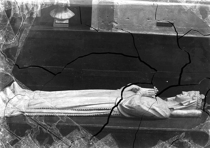 Eglise abbatiale , Enlart, Camille (historien), 75 ; Paris 16 ; Palais de Chaillot (Trocadéro) ; Musée de Sculpture comparée, musée des Monuments français