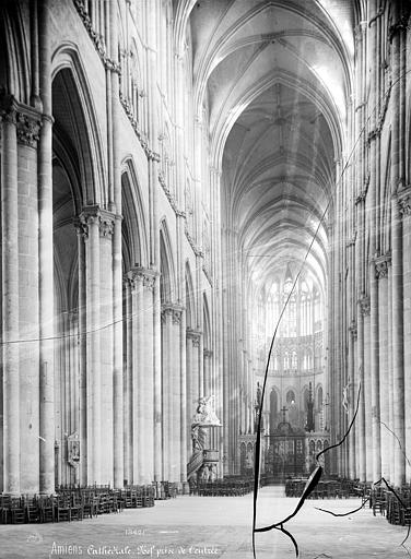 Cathédrale Notre-Dame Vue intérieure de la nef, vers le choeur, Mieusement, Médéric (photographe), 