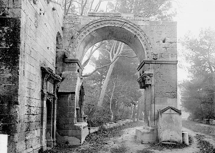 Nécropole des Alyscamps Arc de Saint-Césaire (supposé), Enlart, Camille (historien), 