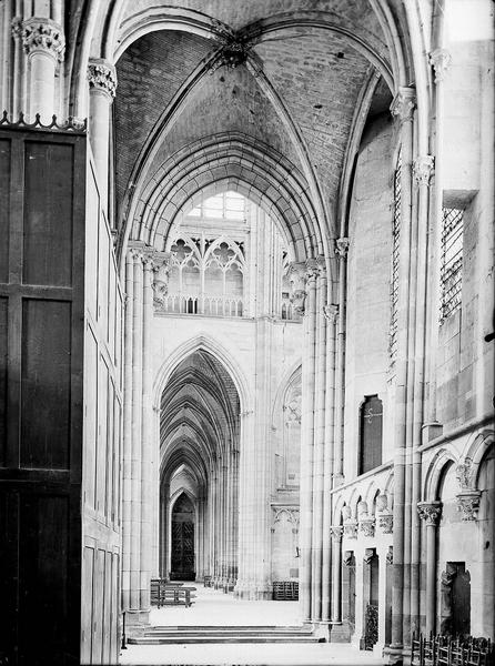 Cathédrale (ancienne) ; Eglise Saint-Etienne Déambulatoire, Gossin (photographe), 