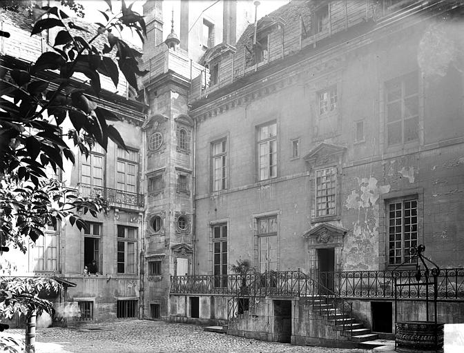 Hôtel de Vogüé Cour intérieure, Gossin (photographe), 