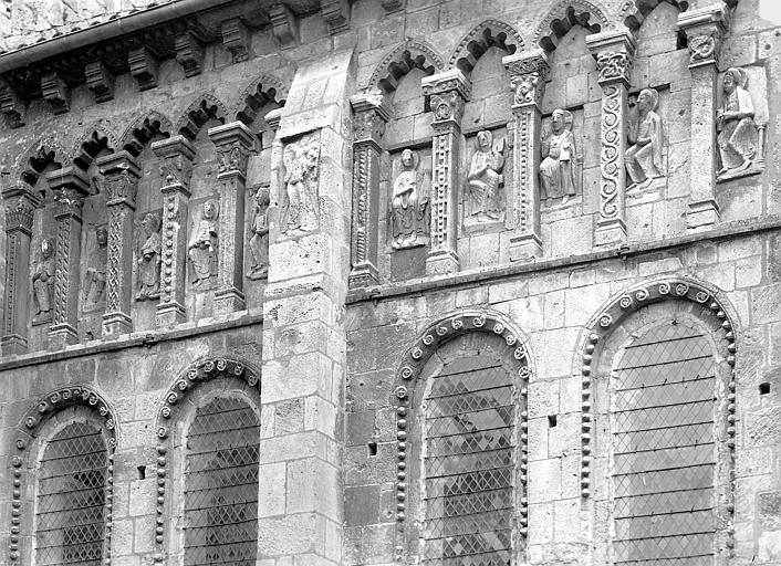 Eglise Sainte-Croix Abside, côté sud : arcatures de la galerie haute, Apôtres, Heuzé, Henri (photographe), 