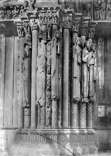 Cathédrale Notre-Dame Portail de la façade ouest : statues-colonnes entre la porte centrale et la porte nord, Mieusement, Médéric (photographe), 