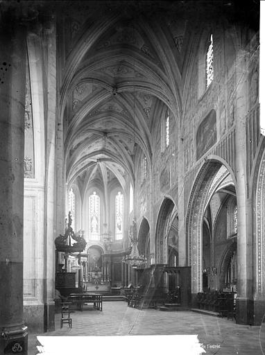 Cathédrale Saint-Pierre Vue intérieure de la nef, vers le choeur, Mieusement, Médéric (photographe), 