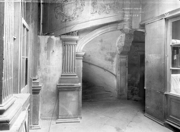 Hôtel Fontfreyde ou maison dite des Architectes Vue intérieure : Départ d'escalier, Durand, Jean-Eugène (photographe), 