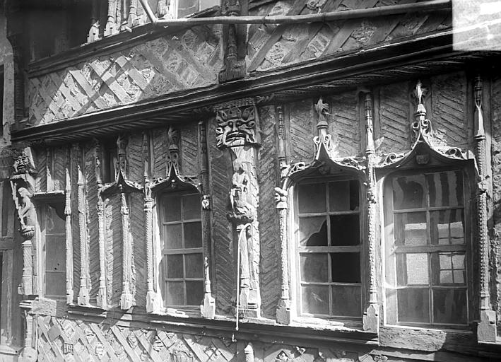 Maison Façade sur rue : fenêtres, Heuzé, Henri (photographe), 