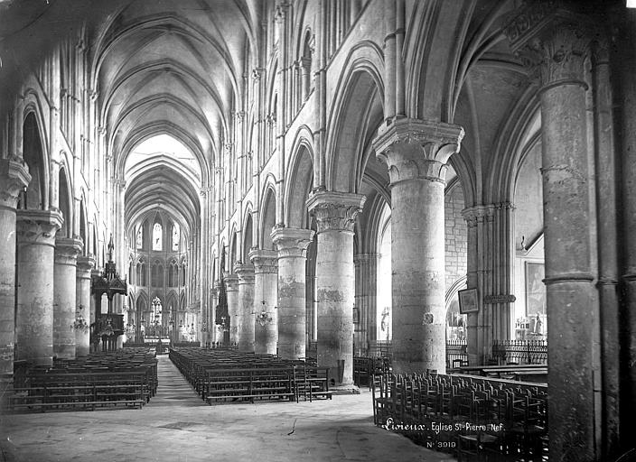 Eglise Saint-Pierre ; Cathédrale (ancienne) Vue intérieure de la nef vers le chœur et le bas-côté sud, Mieusement, Médéric (photographe), 