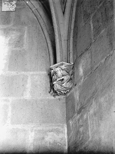Palais des Comtes de Poitiers (ancien) ; Palais de Justice Vue intérieure de la Tour Maubergeon : Console sculptée, Gossin (photographe), 
