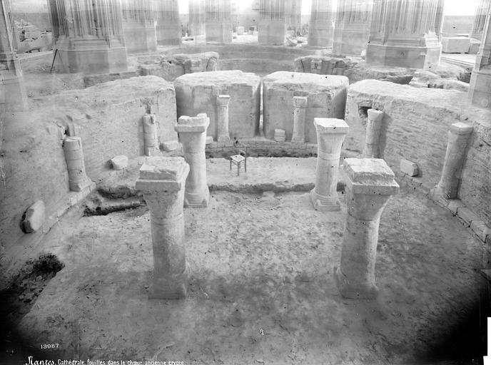 Cathédrale Saint-Pierre Crypte en cours de fouilles : vue d'ensemble, Mieusement, Médéric (photographe), 