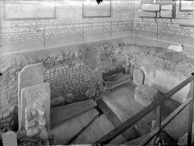 Hypogée des Dunes Vue intérieure de la chapelle souterraine, Gossin (photographe), 