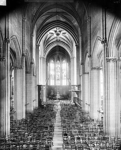 Eglise Saint-Michel Vue intérieure de la nef vers le choeur, Delaunay (photographe), 