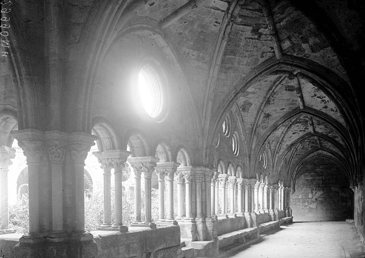 Abbaye de Fontfroide Cloître: galerie, Enlart, Camille (historien), 