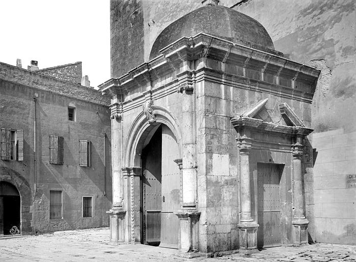 Cathédrale Saint-Jean-Baptiste Porche de la façade ouest, Mieusement, Médéric (photographe), 