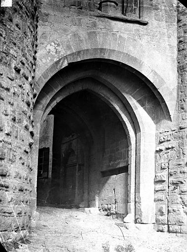 Cité ; Porte Narbonnaise Passage voûté, Le Gray, Gustave ; Mestral, Auguste (photographe), 