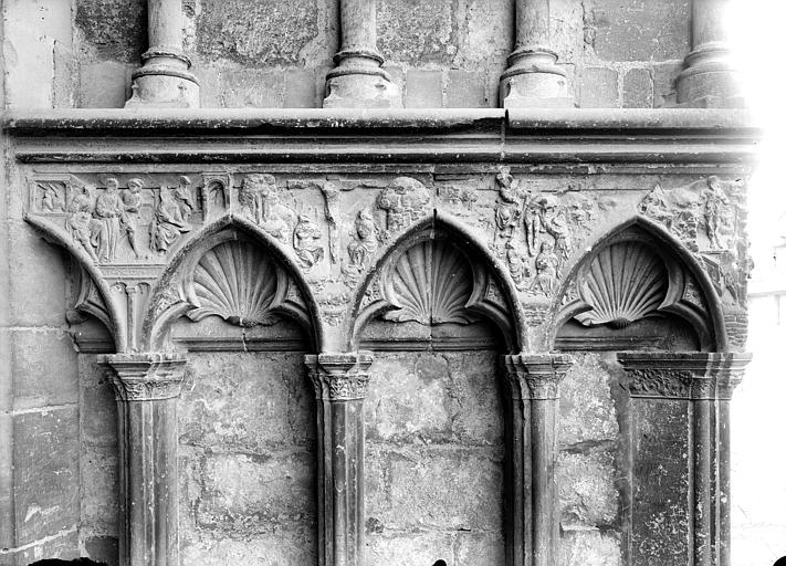 Cathédrale Saint-Etienne Façade ouest : arcatures du soubassement, Doucet ; Baudet (photographe), 