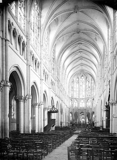 Eglise Saint-Pierre Intérieur : nef, vue de l'entrée, Mieusement, Médéric (photographe), 