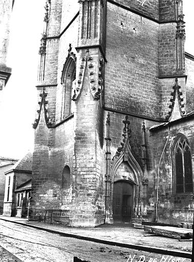 Eglise Notre-Dame Clocher, partie inférieure, Louzier (photographe), 