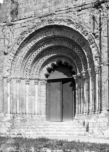 Eglise Portail centrale de la façade ouest, Mieusement, Médéric (photographe), 