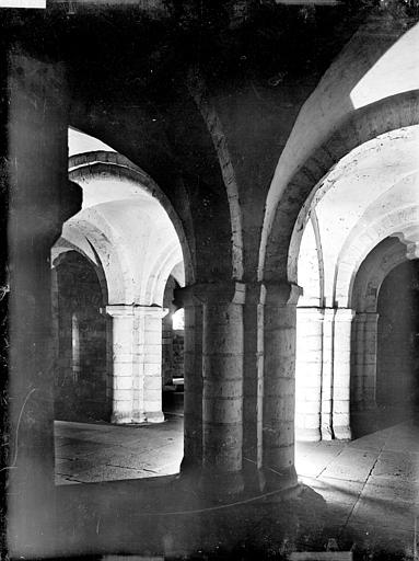 Cathédrale (ancienne) ; Eglise Saint-Etienne Crypte : Piles, Gossin (photographe), 