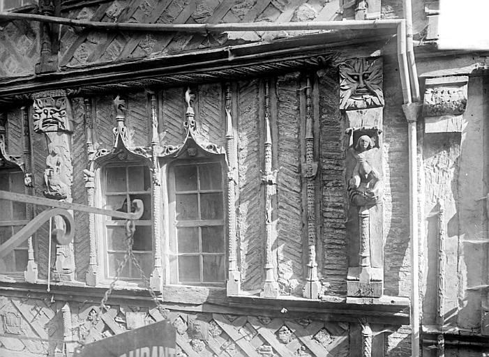 Maison Façade sur rue : fenêtres, Heuzé, Henri (photographe), 