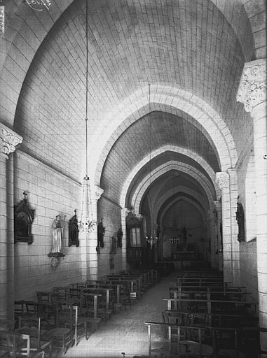 Eglise Nef, vue de l'entrée, Heuzé, Henri (photographe), 