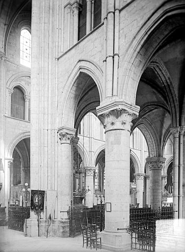 Eglise Saint-Pierre Vue intérieure du transept et du chœur, Heuzé, Henri (photographe), 