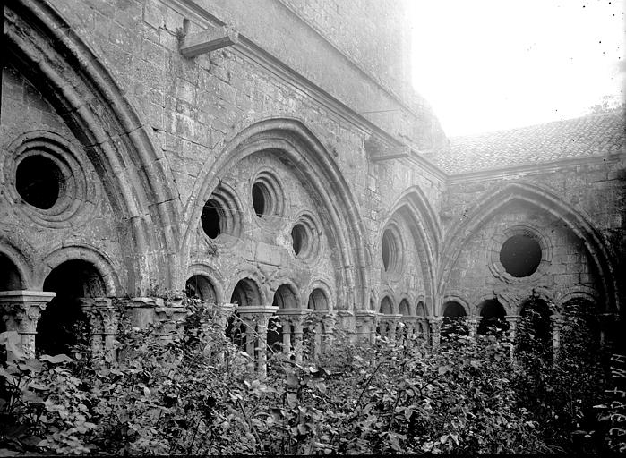 Abbaye de Fontfroide Cloître: détail des arcs sur la cour, Enlart, Camille (historien), 