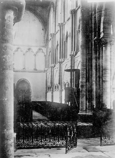 Eglise Nef, vue du choeur, Service photographique ; Genuys, C. (photographe), 