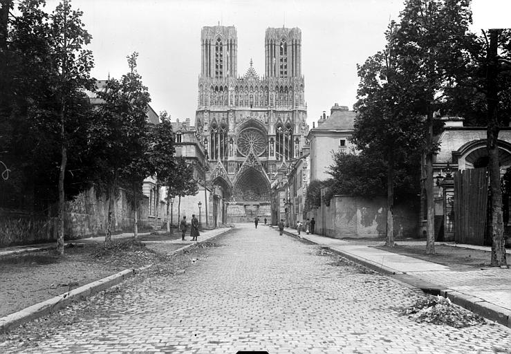 Cathédrale Façade ouest prise de la rue du Trésor, Goubeau (photographe), 