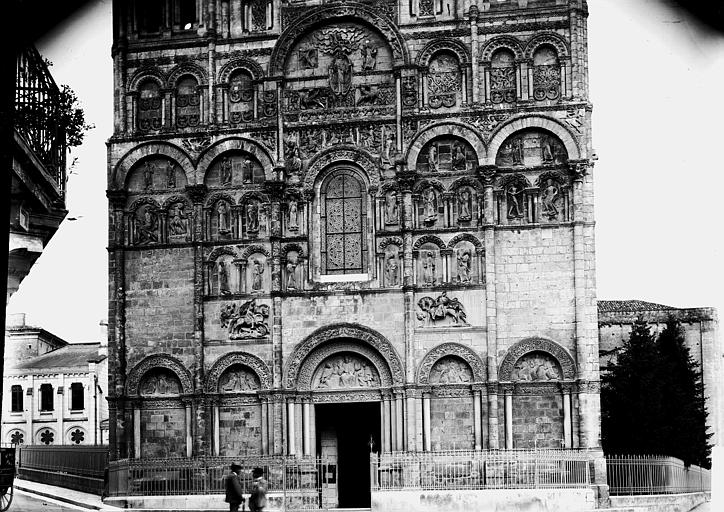 Cathédrale Saint-Pierre Façade ouest: partie inférieure, Enlart, Camille (historien), 