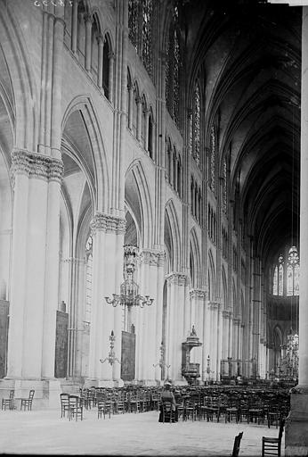 Cathédrale Notre-Dame Nef vue de l'entrée, Enlart, Camille (historien), 