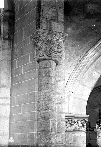 Abbaye de la Couture (ancienne) Eglise : Colonne et chapiteau de la nef, Robert, Paul (photographe), 