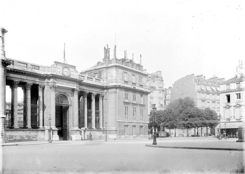 Chambre des députés ; Palais-Bourbon ; Assemblée nationale Entrée, Durand, Eugène (photographe), 