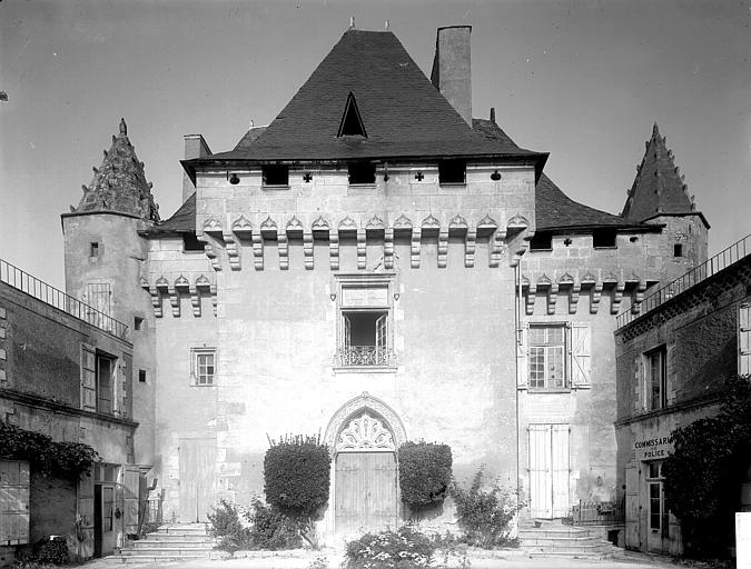 Château Façade sur la cour, au sud, Heuzé, Henri (photographe), 