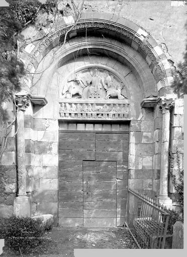 Ancienne priorale Notre-Dame Portail dans le cimetière, Durand, Eugène (photographe), 
