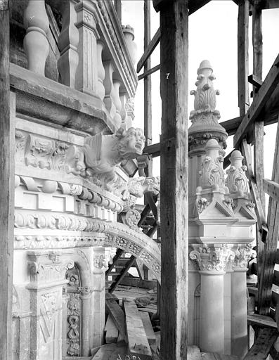 Cathédrale Saint-Gatien Couronnement d'un clocher : corniches, pinacles, gargouilles, , 
