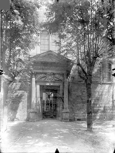 Eglise de Montierneuf Portail de la façade ouest, Gossin (photographe), 