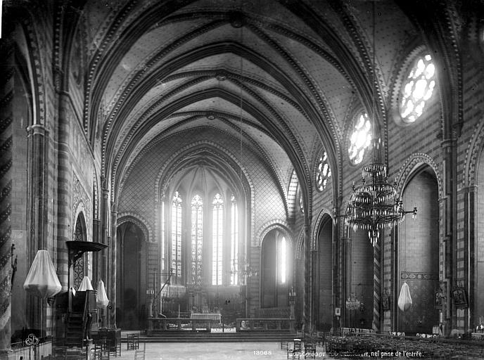 Cathédrale Saint-Michel Vue intérieure de la nef, vers le choeur, Mieusement, Médéric (photographe), 