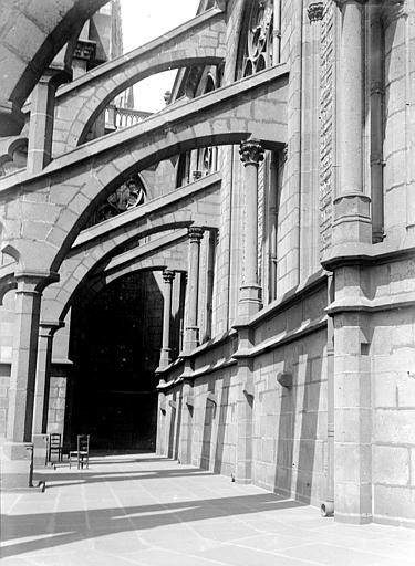 Cathédrale Notre-Dame Arcs-boutants, Chaine, Henri (architecte), 