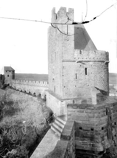 Cité Tour du Trésau, courtines et tour du Moulin de la Connétable, vue prise de la courtine, Durand, Jean-Eugène (photographe), 